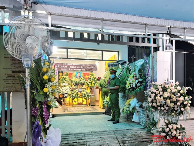 Hình ảnh xúc động lễ tang Nhà giáo Ưu tú Nguyễn Ngọc Ký-1