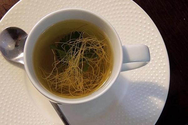 Bỏ thứ này vào nước nóng và uống mỗi sáng, cơ thể giải độc, da sáng mịn mê-1