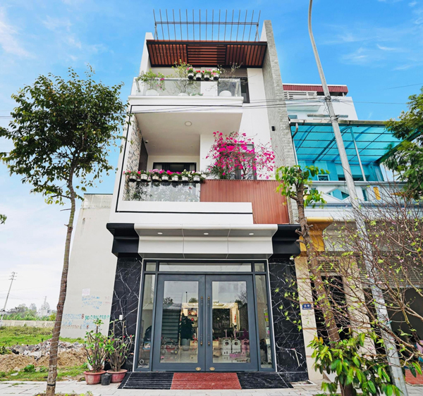 Vợ chồng trẻ vay tiền mua đất và xe, sau 2 năm xây nhà gần 3 tỷ đồng-1