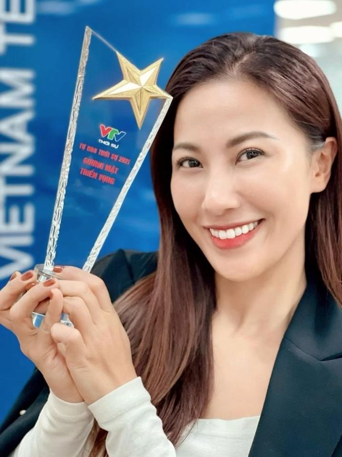 Sắc vóc không kém hoa hậu của biên tập viên Quỳnh Hoa VTV-4