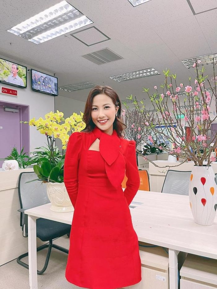 Sắc vóc không kém hoa hậu của biên tập viên Quỳnh Hoa VTV-3