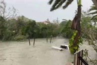 Ôtô trôi nổi, nhà cửa bị nhấn chìm sau cơn bão lịch sử