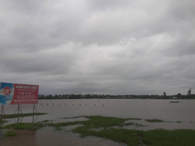 Mưa trắng trời, nhiều khu dân cư bị chia cắt, gần 400 trường cho học sinh nghỉ học-2