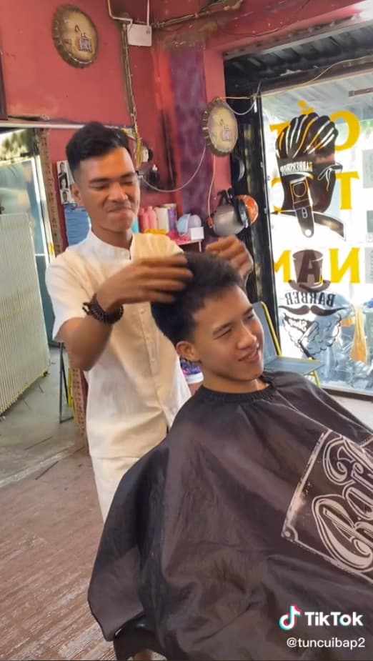 Tủn Cùi Bắp tạo hot trend hát cắt tóc hớt đầu ba giá hơn 19 triệu views-4