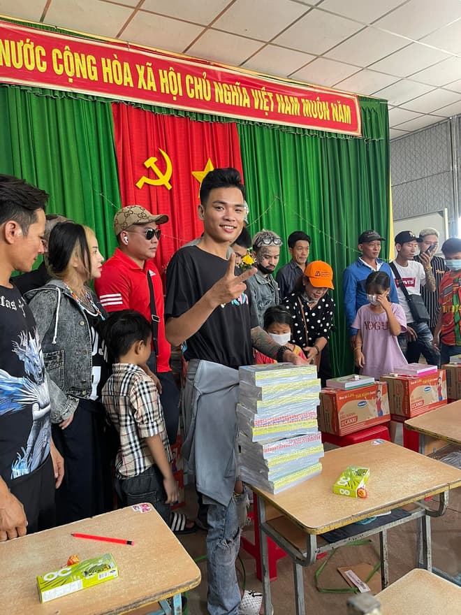 Tủn Cùi Bắp tạo hot trend hát cắt tóc hớt đầu ba giá hơn 19 triệu views-7