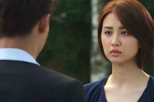 Mẹ chồng đi dọn đồ thừa đám cưới liền bị con dâu mắng đuổi đi, khi ông chủ nhà hàng đến liền quỳ xuống khiến cô ấy choáng váng-2