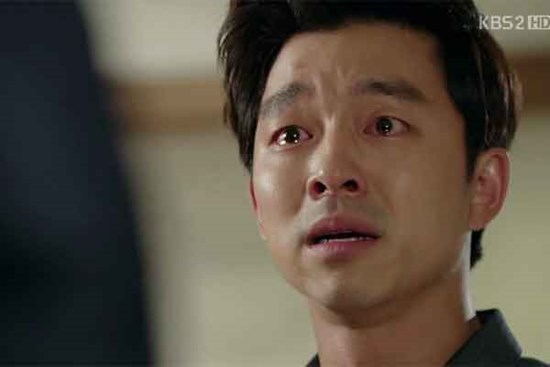 Chồng trẻ đứng không vững nghe vợ thú nhận sự thật về 'sản phẩm' của mình cùng gã chủ thầu xây dựng