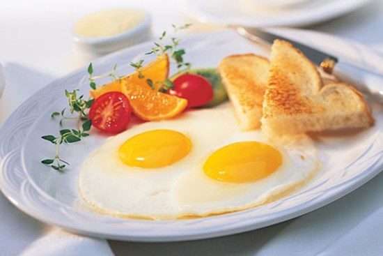 Cách làm trứng ốp la đúng chuẩn nhà hàng