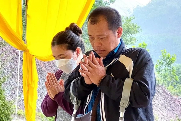 Giao con chữa bệnh, nhận lại hũ tro cốt: Cha cháu bé lên tiếng vụ dàn xếp 5 tỉ đồng-4