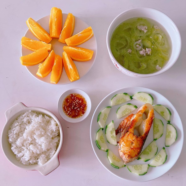 Anh chồng chỉ biết ăn và học, vợ sinh con bỗng thành ông bố đảm đang, cơm ngon canh ngọt mỗi ngày-3