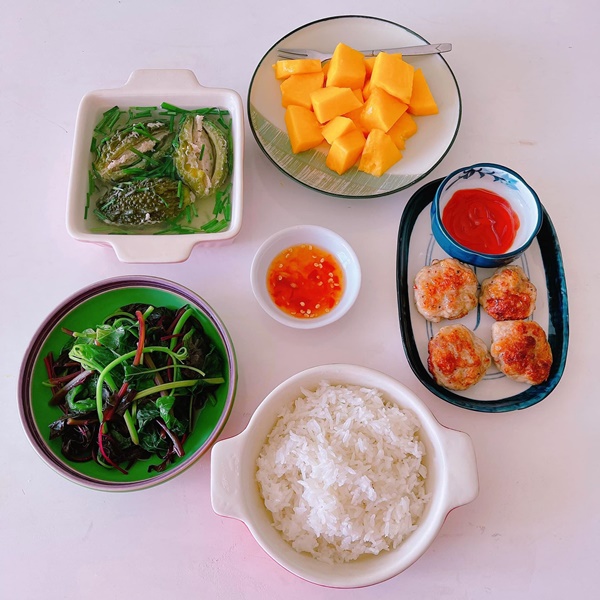 Anh chồng chỉ biết ăn và học, vợ sinh con bỗng thành ông bố đảm đang, cơm ngon canh ngọt mỗi ngày-4