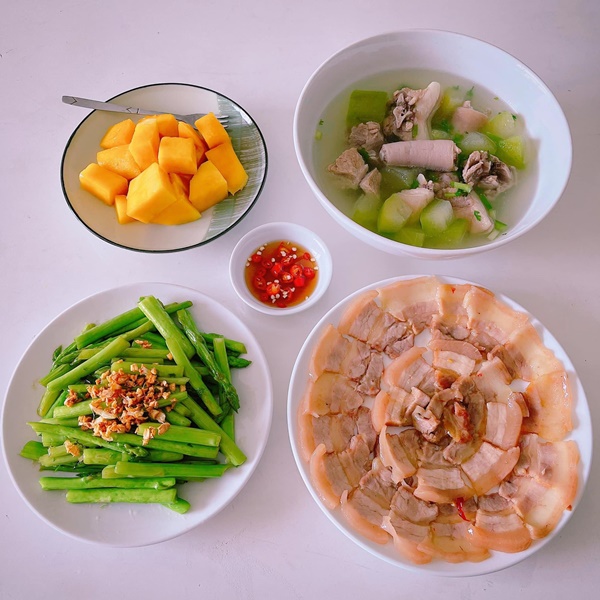 Anh chồng chỉ biết ăn và học, vợ sinh con bỗng thành ông bố đảm đang, cơm ngon canh ngọt mỗi ngày-9