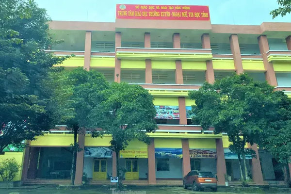 Nữ sinh gọi người ngoài vào trường đánh bạn xin thôi học-2