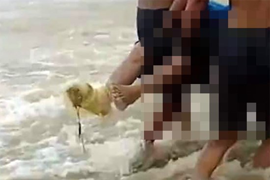 Thấy thi thể người chồng trong vụ việc hai vợ chồng bị nước cuốn trôi