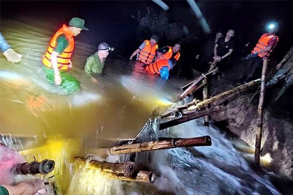 Biển Đông sắp hứng bão mạnh cấp 12-3