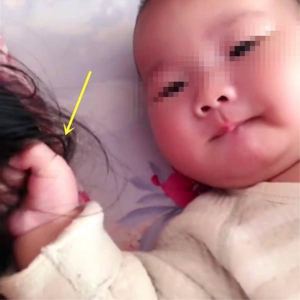 Kéo tóc, cắn người: Hành vi bạo lực” của em bé có ý nghĩa sâu xa mà không phải mẹ nào cũng hiểu-2