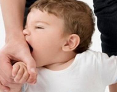 Kéo tóc, cắn người: Hành vi bạo lực” của em bé có ý nghĩa sâu xa mà không phải mẹ nào cũng hiểu-4
