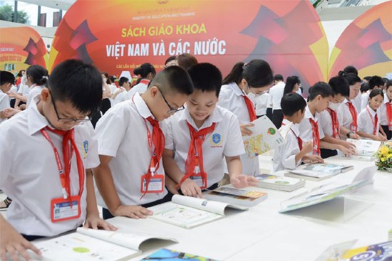 Nguyên Giám đốc NXB Giáo dục: 'Giá SGK không ảnh hưởng nhiều đến thu nhập các gia đình'
