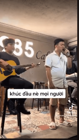 Hoài Lâm trong một buổi biểu diễn mới nhất: Diện mạo thay đổi, khán giả suýt không nhận ra-2