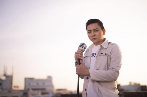 Hoài Lâm trong một buổi biểu diễn mới nhất: Diện mạo thay đổi, khán giả suýt không nhận ra-3