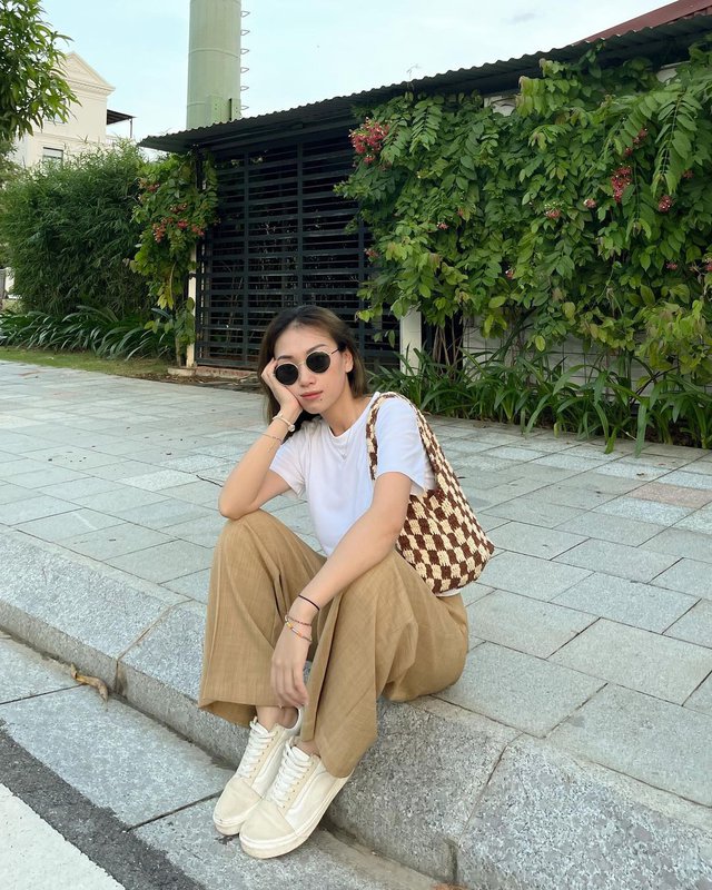 Đáng sắm nhất bây giờ là váy áo màu be, diện lên sẽ thấy không khí mùa Thu liền!-4