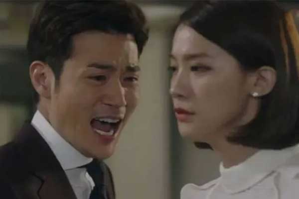 Đi xe sang về đám cưới em chồng, ai ngờ mẹ chồng sửng cồ tát con trai vì điều vô lý-1