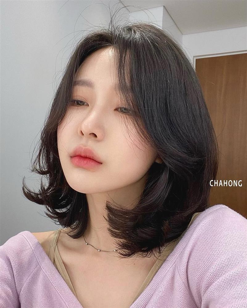 5 kiểu tóc ngắn không cần cắt mái vẫn giúp làm nhỏ mặt-1