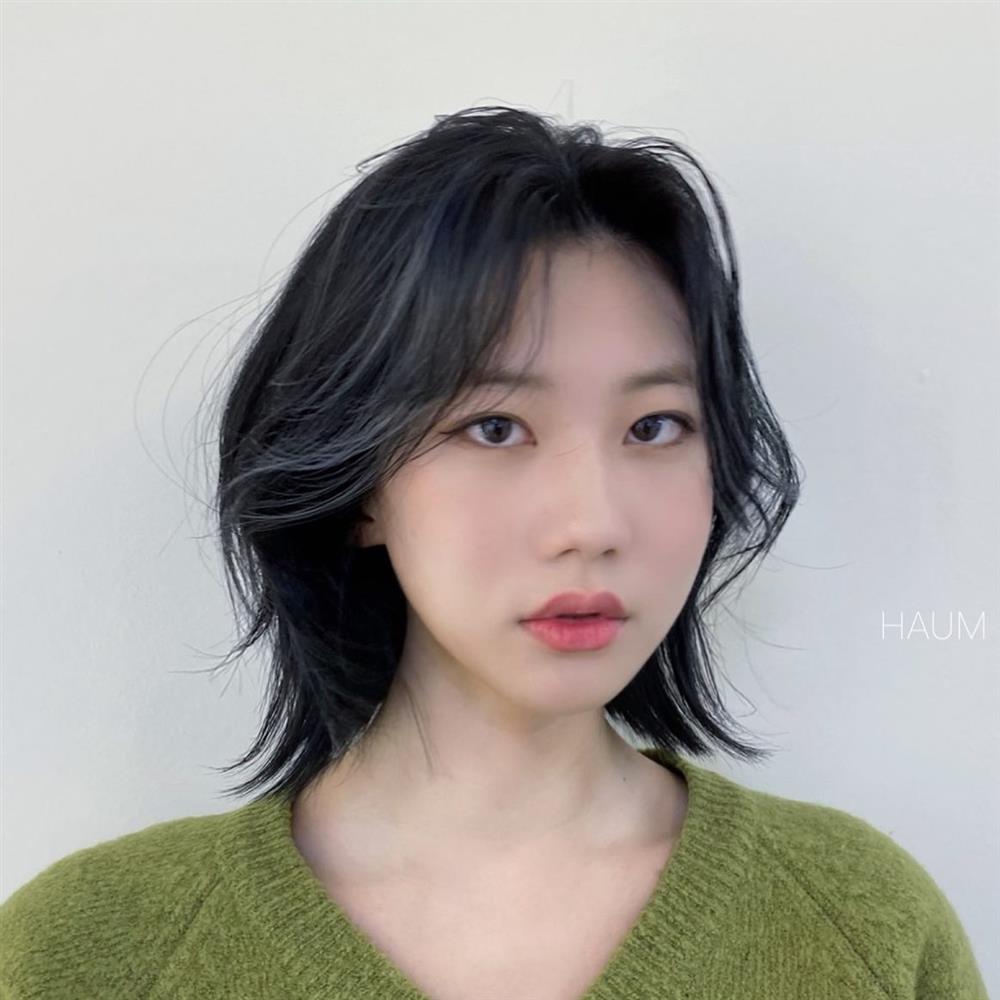 5 kiểu tóc ngắn không cần cắt mái vẫn giúp làm nhỏ mặt-4