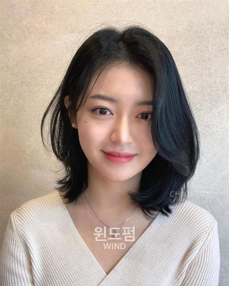 5 kiểu tóc ngắn không cần cắt mái vẫn giúp làm nhỏ mặt-11