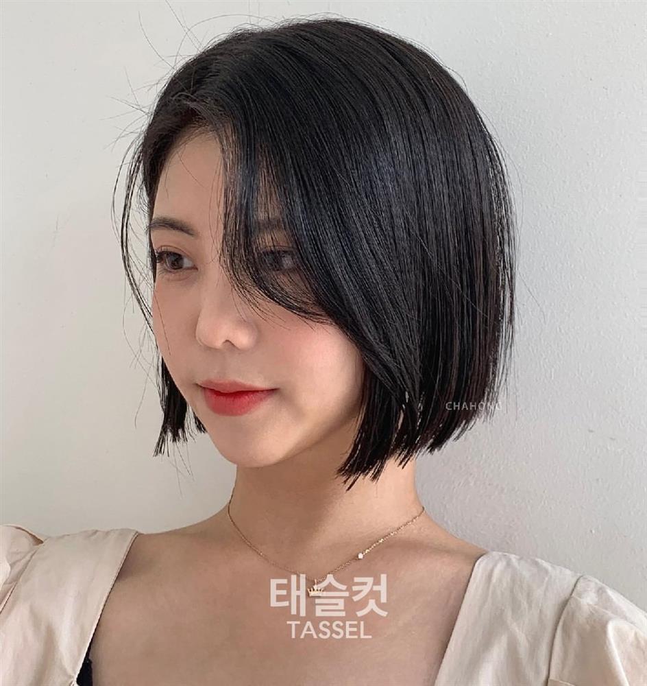 5 kiểu tóc ngắn không cần cắt mái vẫn giúp làm nhỏ mặt-12