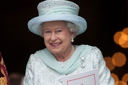Ai là người sở hữu chiếc cài áo kim cương của Nữ hoàng Anh?