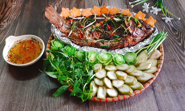 Cuối tuần mát mẻ, mẹ đảm làm cá nướng riềng mẻ thơm lừng nức mũi, ai ăn cũng tấm tắc khen ngon-3