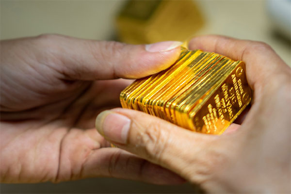 Giá vàng hôm nay 2/10: Áp lực USD cản trở vàng tăng giá-2