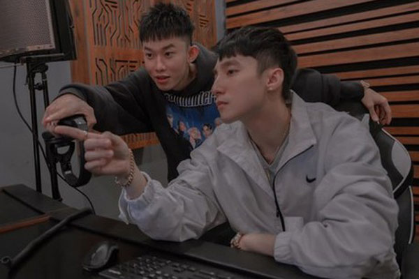 Sơn Tùng M-TP trở về thăm trường cấp 3 cũ, hội học trò đồng loạt làm hành động cực đáng yêu này-8