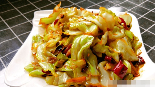 Khi xào bắp cải, đừng cho trực tiếp vào chảo, ghi nhớ 3 kỹ năng để bắp cải giòn ngon và xanh đẹp-1