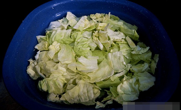 Khi xào bắp cải, đừng cho trực tiếp vào chảo, ghi nhớ 3 kỹ năng để bắp cải giòn ngon và xanh đẹp-2