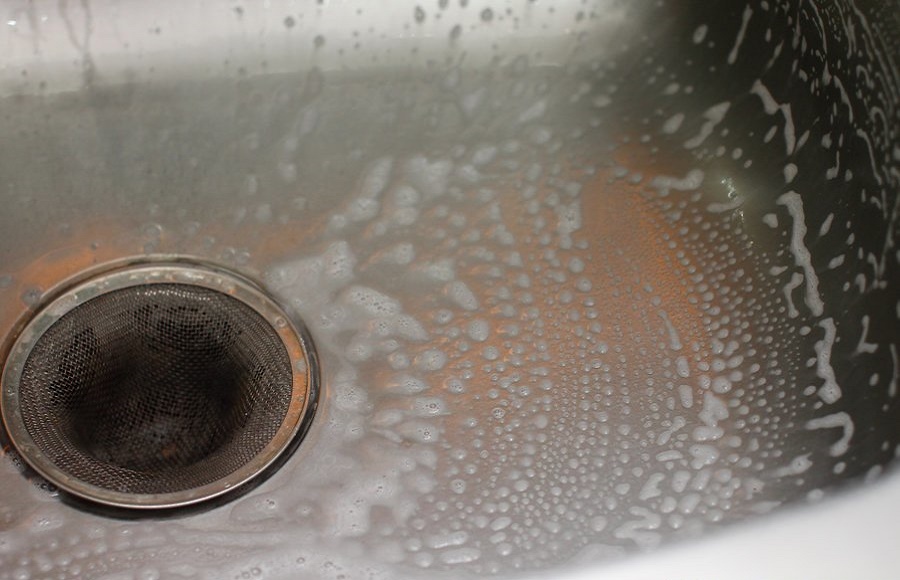 Bồn rửa bát sáng bóng như mới nhờ&nbsp;dùng thứ vật liệu có sẵn trong bếp này-2