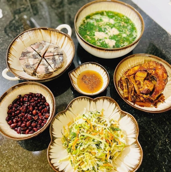 Nấu ăn kiểu tổ tiên mách bảo chứ không có công thức, loạt mâm cơm của mẹ đảm Yên Bái vẫn khiến chị em ngưỡng mộ-6