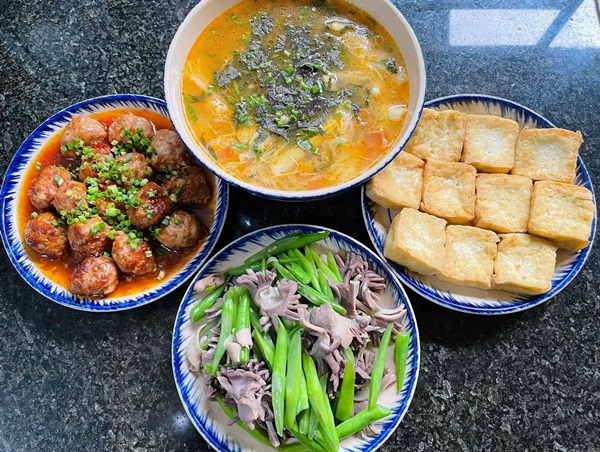 Nấu ăn kiểu tổ tiên mách bảo chứ không có công thức, loạt mâm cơm của mẹ đảm Yên Bái vẫn khiến chị em ngưỡng mộ-11