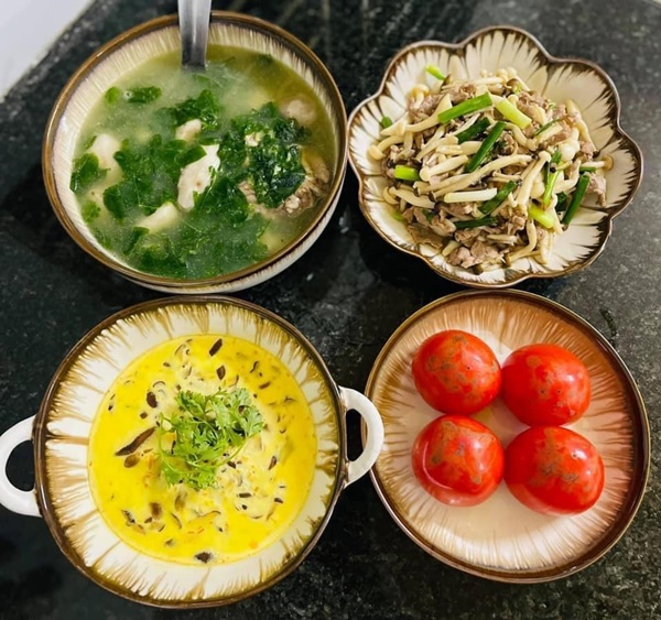 Nấu ăn kiểu tổ tiên mách bảo chứ không có công thức, loạt mâm cơm của mẹ đảm Yên Bái vẫn khiến chị em ngưỡng mộ-12