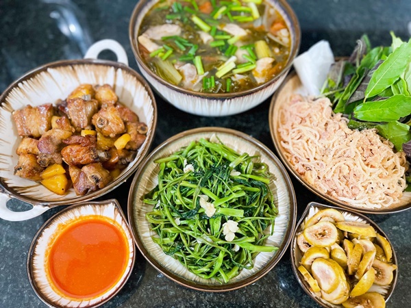 Nấu ăn kiểu tổ tiên mách bảo chứ không có công thức, loạt mâm cơm của mẹ đảm Yên Bái vẫn khiến chị em ngưỡng mộ-18