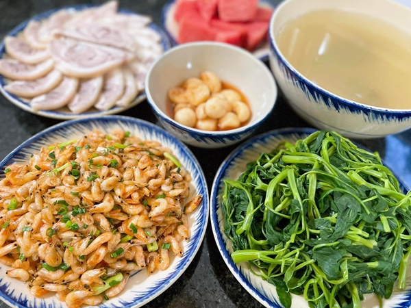 Nấu ăn kiểu tổ tiên mách bảo chứ không có công thức, loạt mâm cơm của mẹ đảm Yên Bái vẫn khiến chị em ngưỡng mộ-21