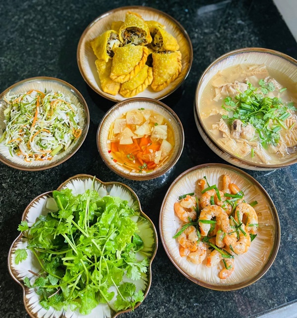 Nấu ăn kiểu tổ tiên mách bảo chứ không có công thức, loạt mâm cơm của mẹ đảm Yên Bái vẫn khiến chị em ngưỡng mộ-24