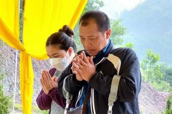 Người đàn ông bốc cháy như đuốc, nghi tự thiêu giữa phố đi bộ-3