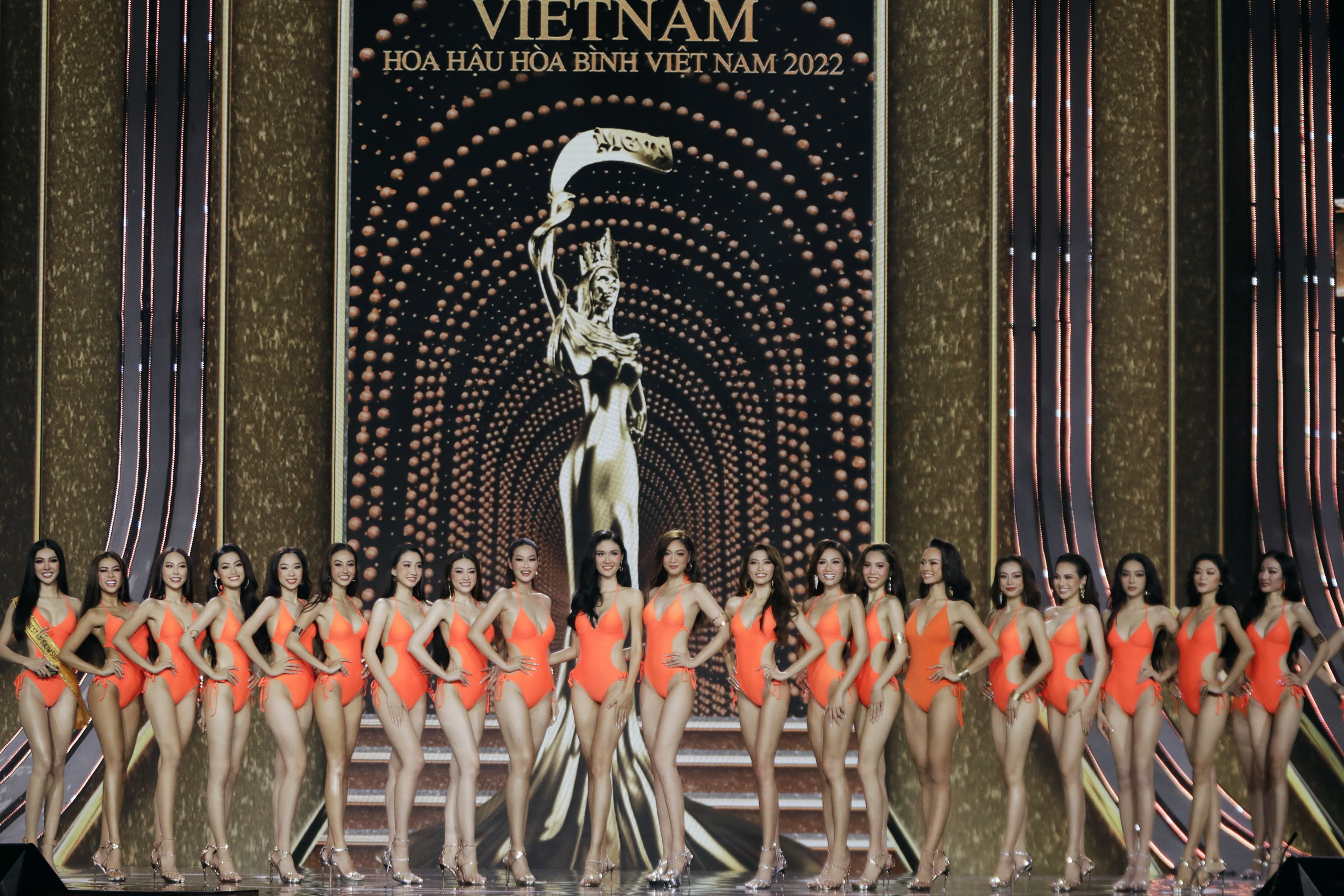 Đoàn Thiên Ân đăng quang Hoa hậu Hoà Bình Việt Nam 2022-7