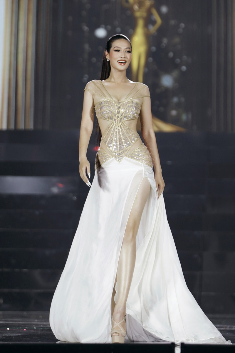 Đoàn Thiên Ân đăng quang Hoa hậu Hoà Bình Việt Nam 2022-1