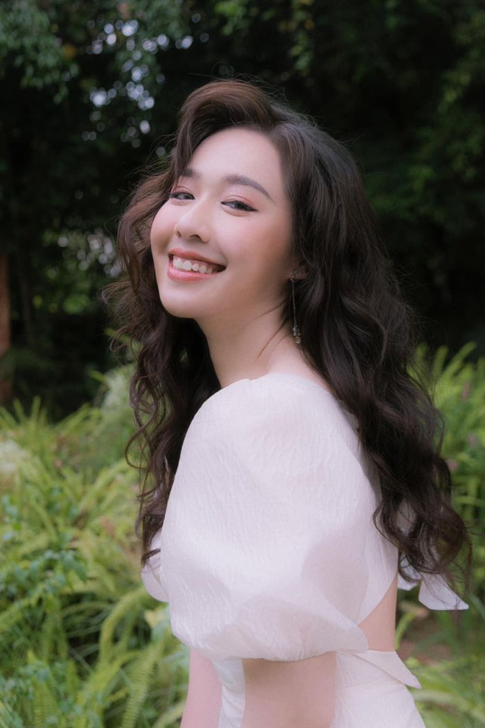 Hôn nhân hạnh phúc của cựu MC VTV với ông chú triệu đô hơn 16 tuổi-4