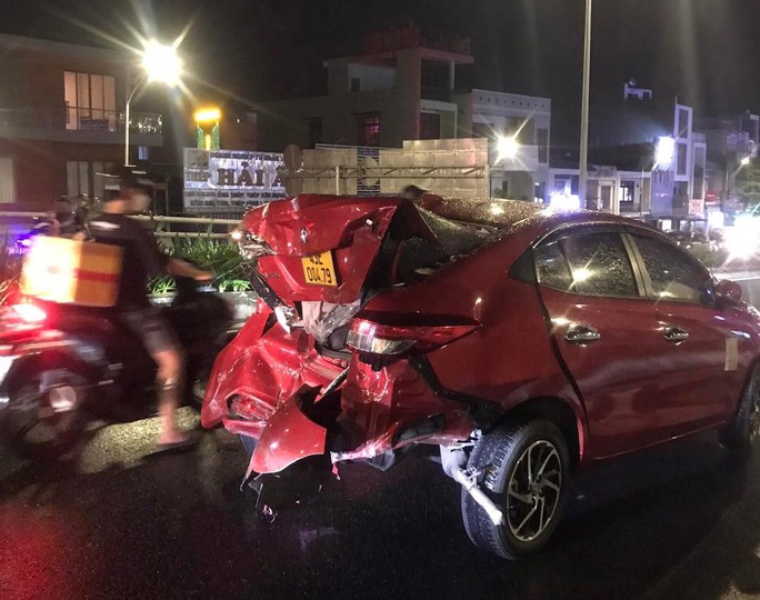 CLIP: Hiện trường xe khách tông hàng loạt xe máy ở Đà Nẵng-2