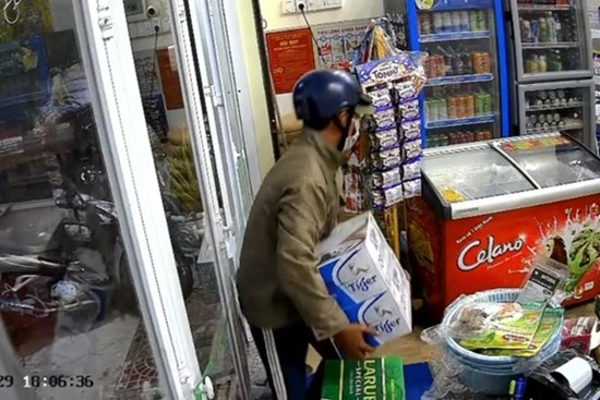 CLIP: Khó tin gã đàn ông 