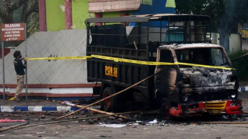 Indonesia: Cảnh sát nói lý do dùng hơi cay trong vụ giẫm đạp ở sân bóng đá, ít nhất 127 người thiệt mạng-2